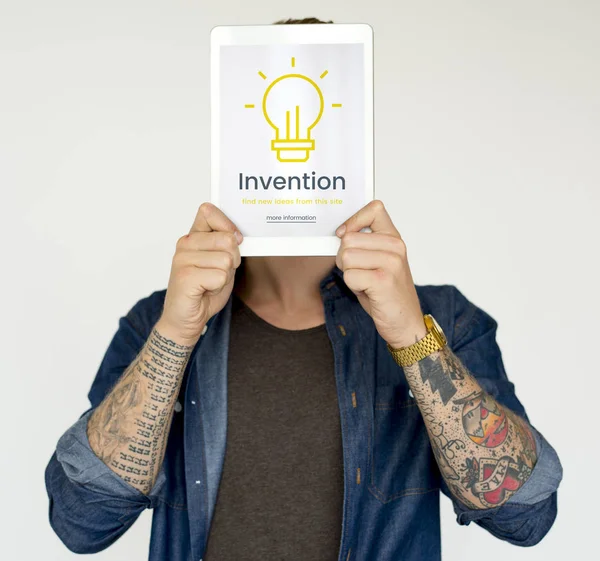 Dijital tablet tutan adam