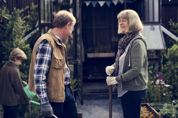 Üst düzey çift küçük çocuk ile