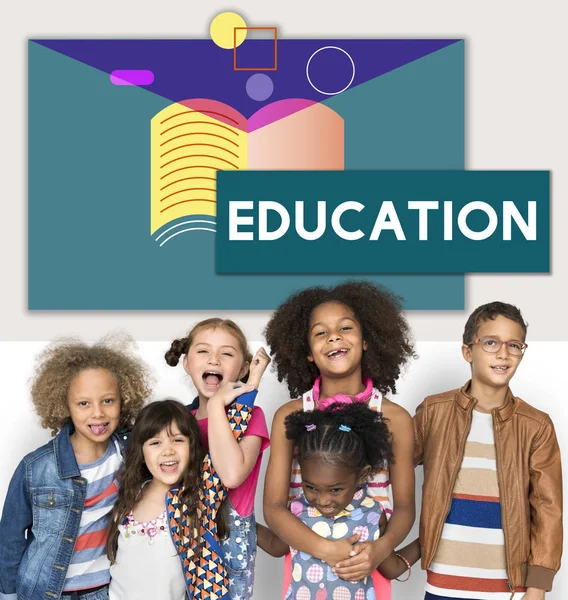 çok ırklı çocuklar birlikte