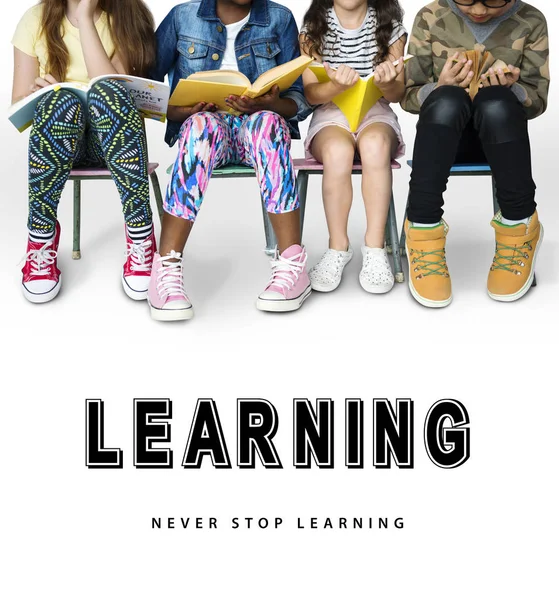 okul çocukları kitap okuma