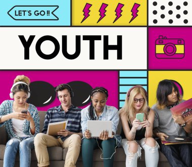 Arkadaşlar dijital cihazlar kullanarak 