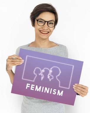 Asyalı kadın afişini feminizm ile tutarak