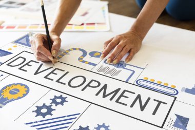 çizme ve afiş üzerinde yazma kişi