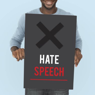 Afrika adam grafik afiş tutarak 