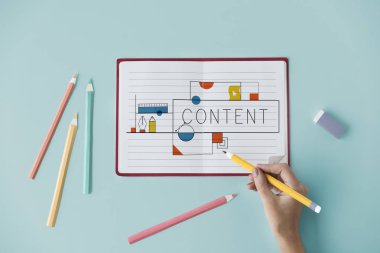 Defterde yazan kadın