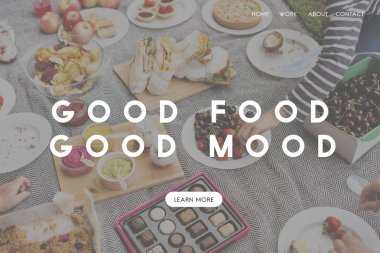 Piknikte dışarıda lezzetli yemekler