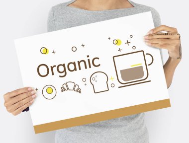 Kadın afişini tutar 