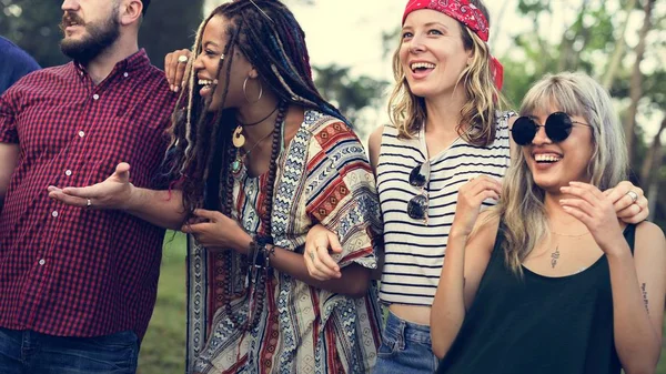 Amigos se divertindo juntos — Fotografia de Stock