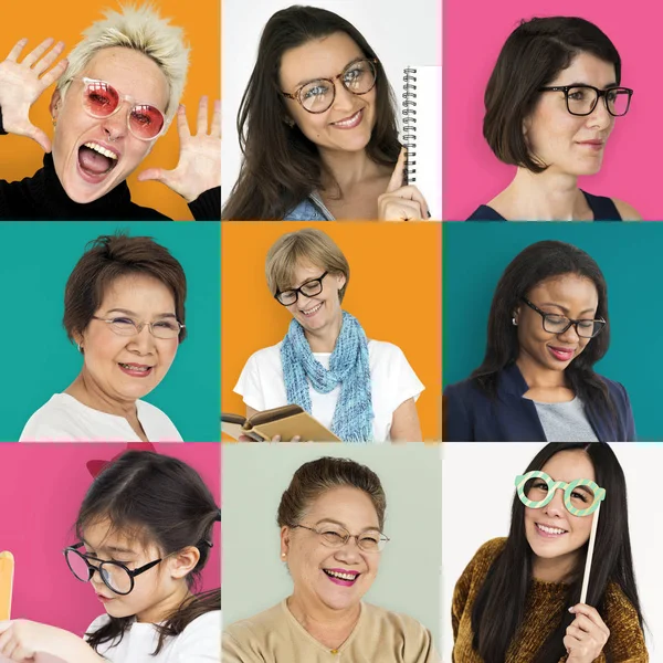 Усміхнені жінки в окулярах — стокове фото