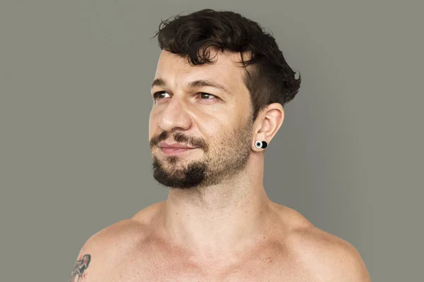 Молодой человек с татуировкой — стоковое фото