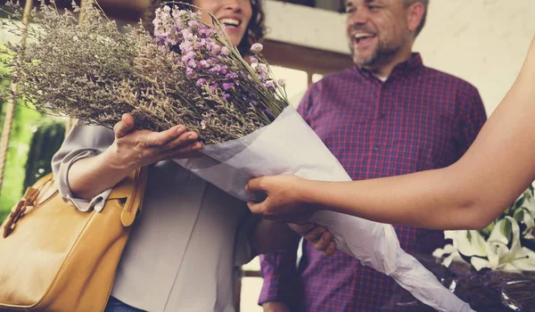 İnsanların satın alma buket