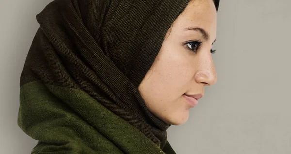 Woman wearing hijab — Stock Photo, Image