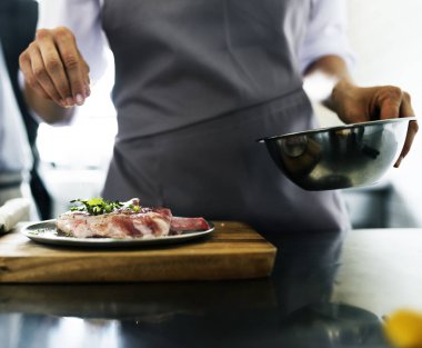 Chef cooking spagetti 