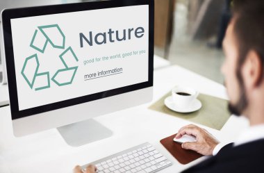 bilgisayarla çalışma iş adamı