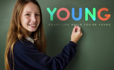 Yeşil kara tahta çizim öğrenci 