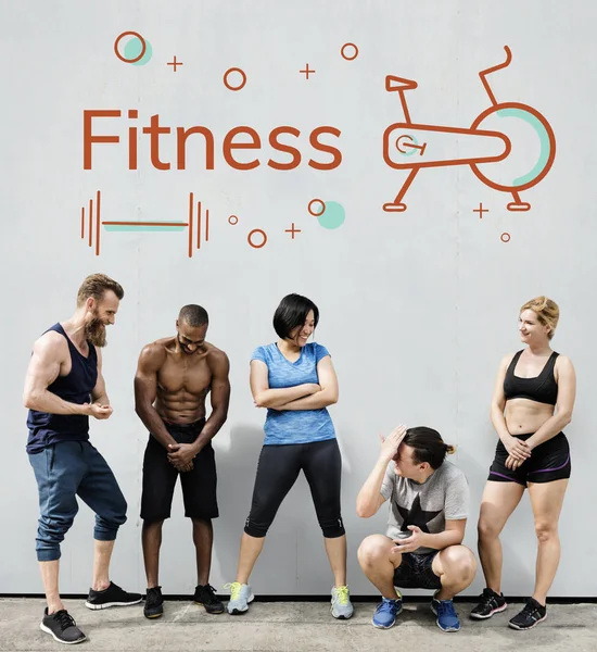 Personas en ropa deportiva hablando antes del entrenamiento — Foto de Stock