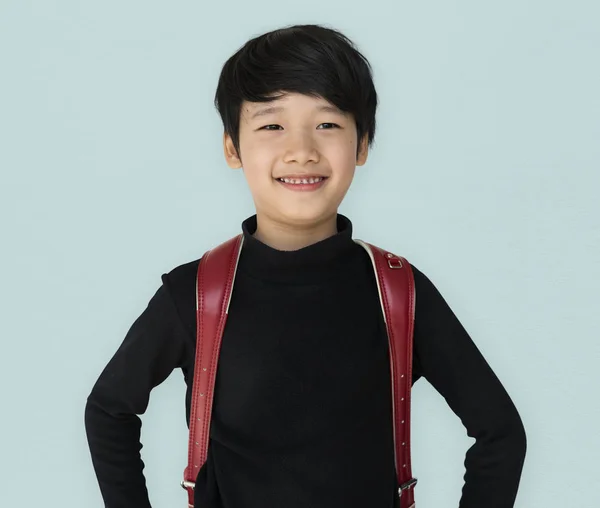 Aziatische school jongen met rugzak — Stockfoto