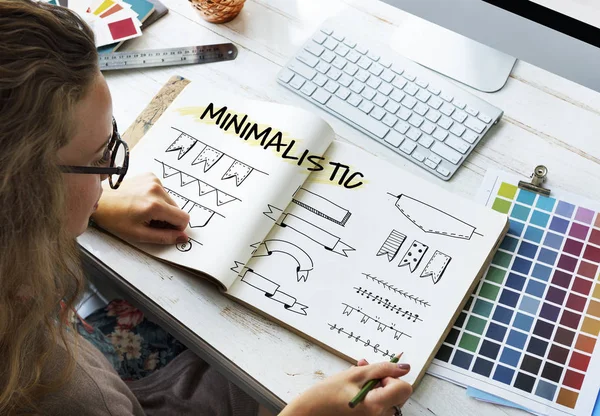 Woman working at table — Stock Photo, Image