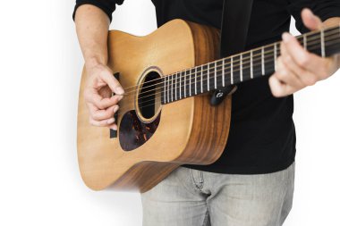 Gitarda çalan adam