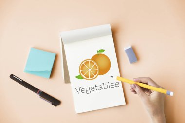 Defterde yazan kadın