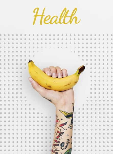 Donna mano che tiene banana — Foto Stock