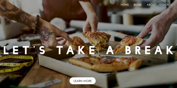 Mensen die eten van pizza — Stockfoto