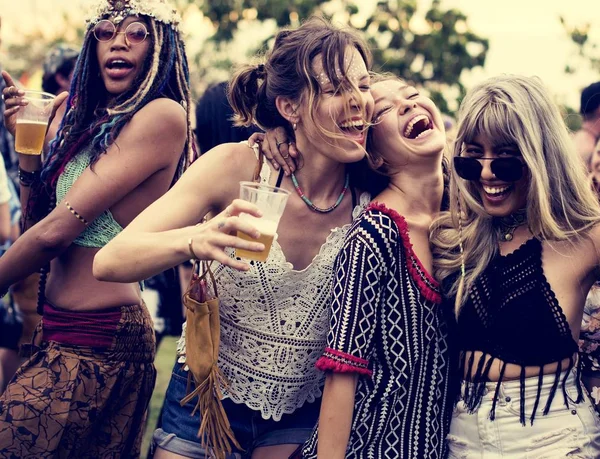 arkadaşlar tatil dans etkinlik eğlence