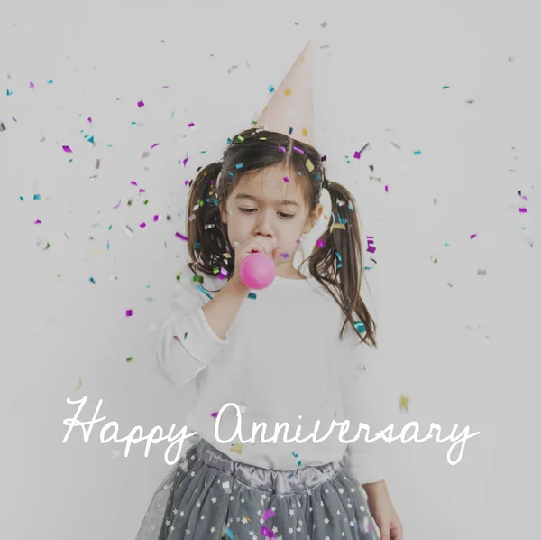 Menina soprando balão — Fotografia de Stock