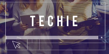 İnsanlar kitap okuyor.