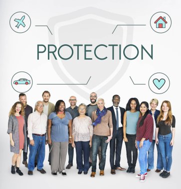 stüdyoda gülümseyen insanlar