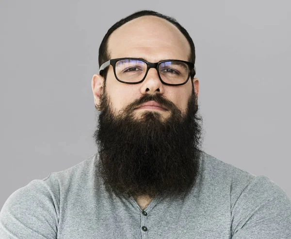 Homme barbu portant des lunettes — Photo