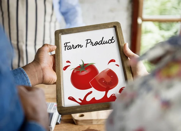 İnsanlar tutar tabela