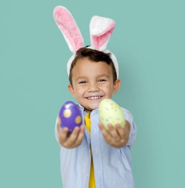 Şirin küçük çocuk.