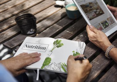 Çift kafede birlikte çalışma