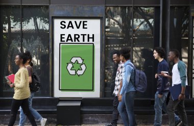 sokakta yürürken çeşitlilik öğrencilerin