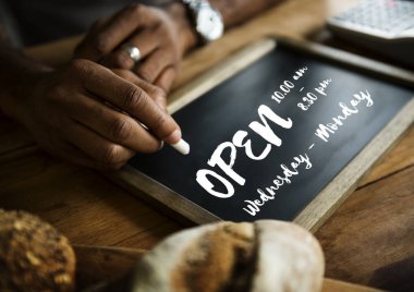 gemide kişi yazıyor