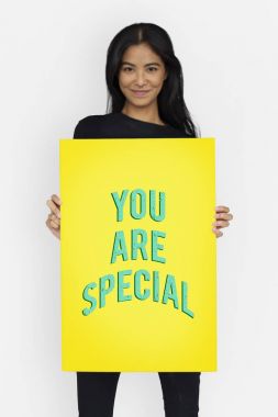 kadın holding tasarlamak