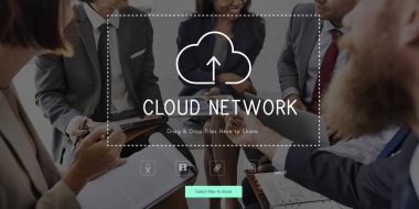 Pazarlama tartışırken iş adamları planı