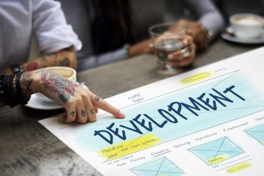 projede çalışan iş adamları
