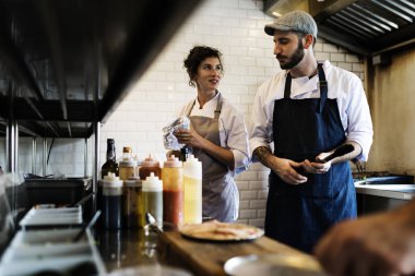 Mutfak tasarım grubunda pişirme