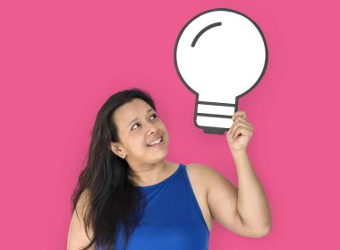 kadın holding ampul