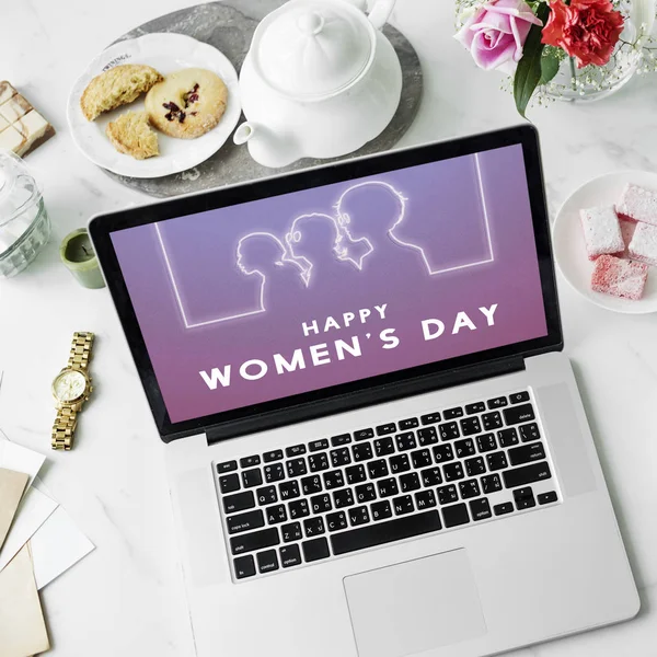 Tablo açılan çalışma laptop