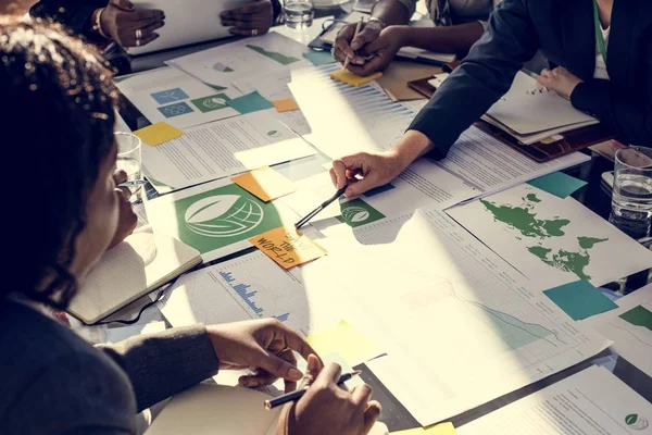 insanlar işyeri masada