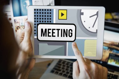 Erkek el dijital tablet üzerinde işaret  