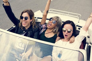 Arkadaşlar yolculuğa birlikte