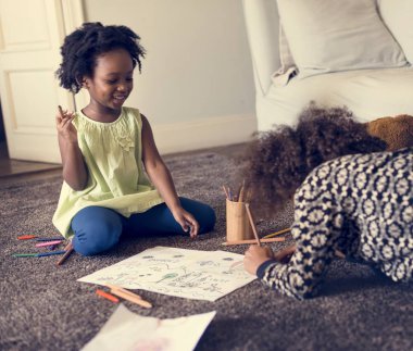 çok güzel Afrikalı küçük kız kardeş