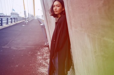 güzel Asyalı hippi kız