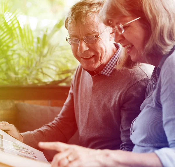 Senior pareja pasar tiempo juntos — Foto de Stock