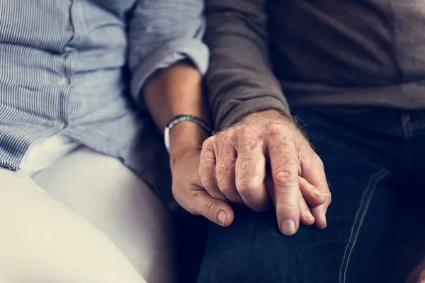 Senior couple holding hands — Stock Photo, Image