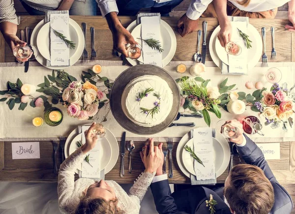 People celebrate wedding at table — Stock Photo, Image